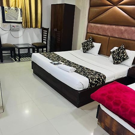 Hotel Aerotech Near Igi Airport Нью-Дели Экстерьер фото