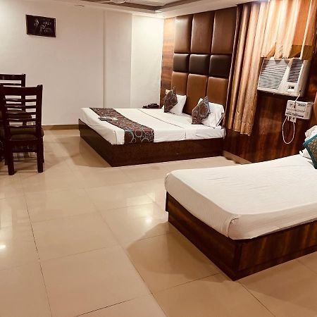 Hotel Aerotech Near Igi Airport Нью-Дели Экстерьер фото