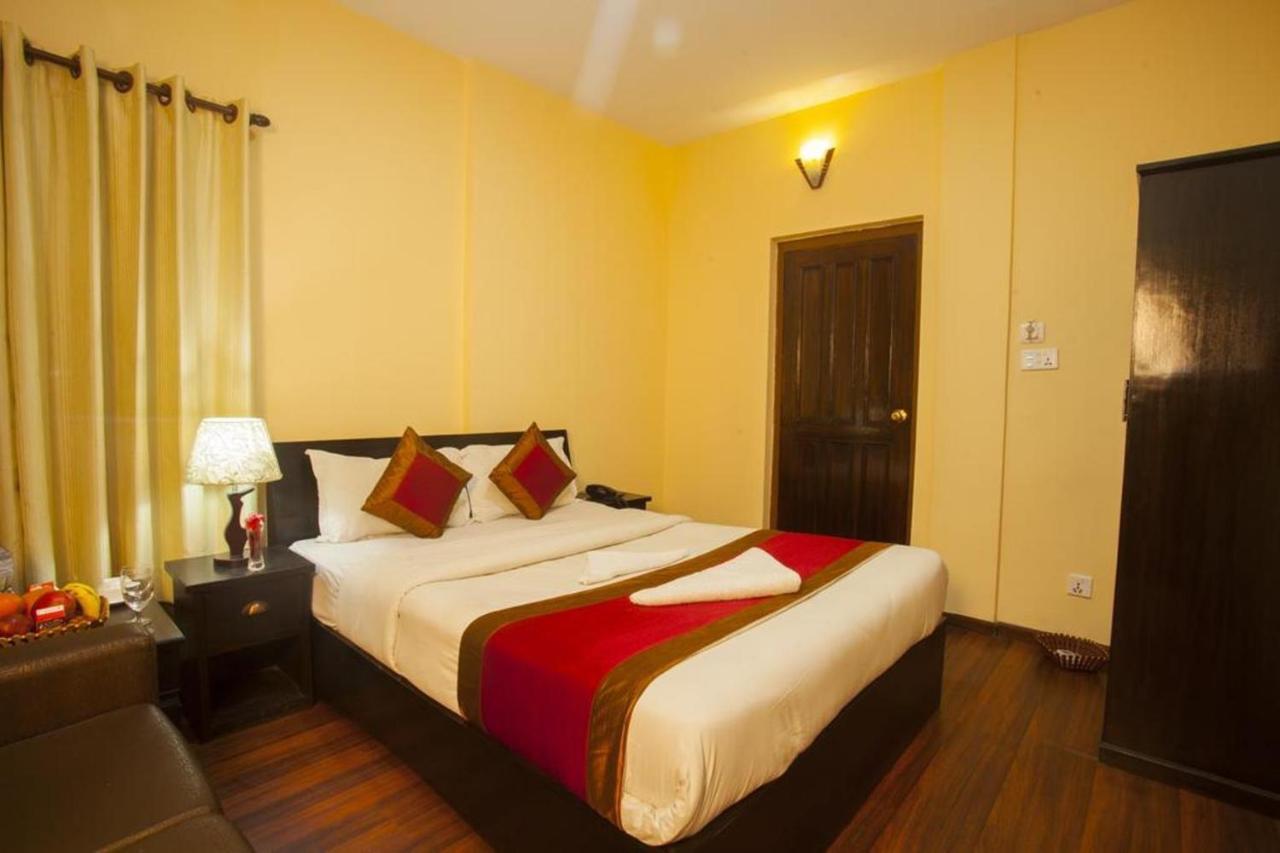 Hotel Aerotech Near Igi Airport Нью-Дели Экстерьер фото