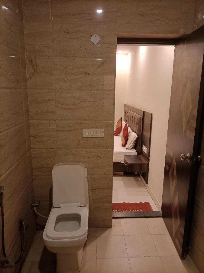 Hotel Aerotech Near Igi Airport Нью-Дели Экстерьер фото