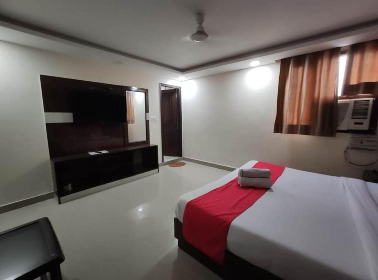 Hotel Aerotech Near Igi Airport Нью-Дели Экстерьер фото