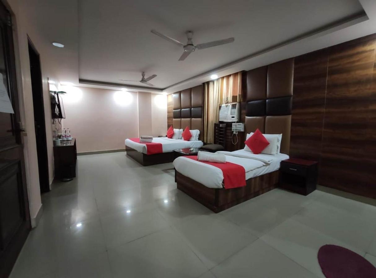 Hotel Aerotech Near Igi Airport Нью-Дели Экстерьер фото