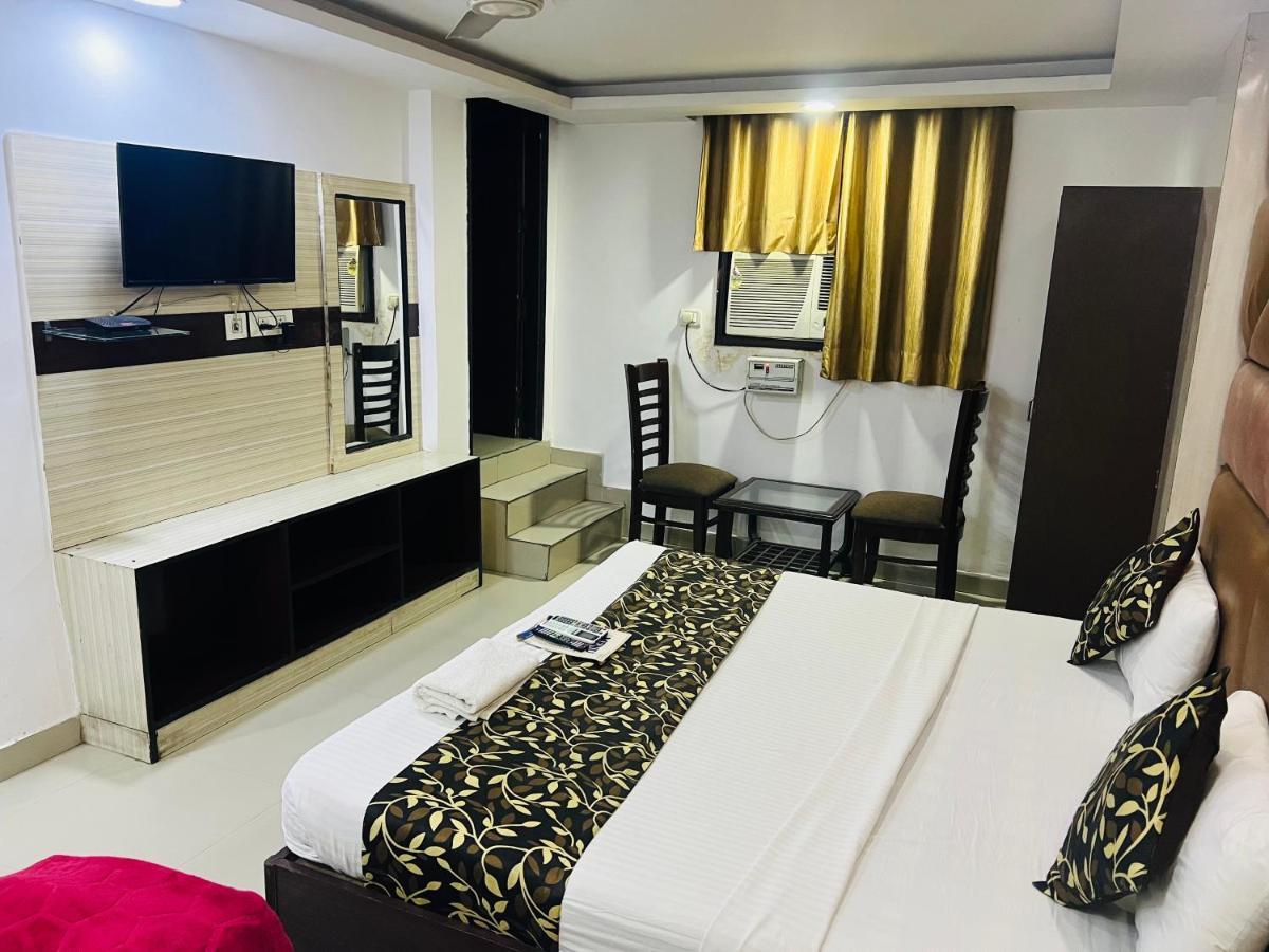 Hotel Aerotech Near Igi Airport Нью-Дели Экстерьер фото